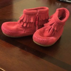 Kids size 4 Minnetonka moccasins